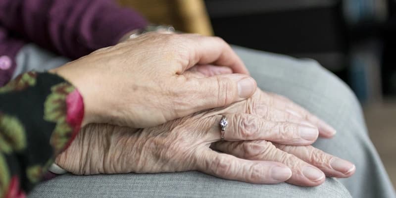 Mantelzorg en overbelasting: wanneer een geriater inschakelen? - Geriatrische zorg artikel